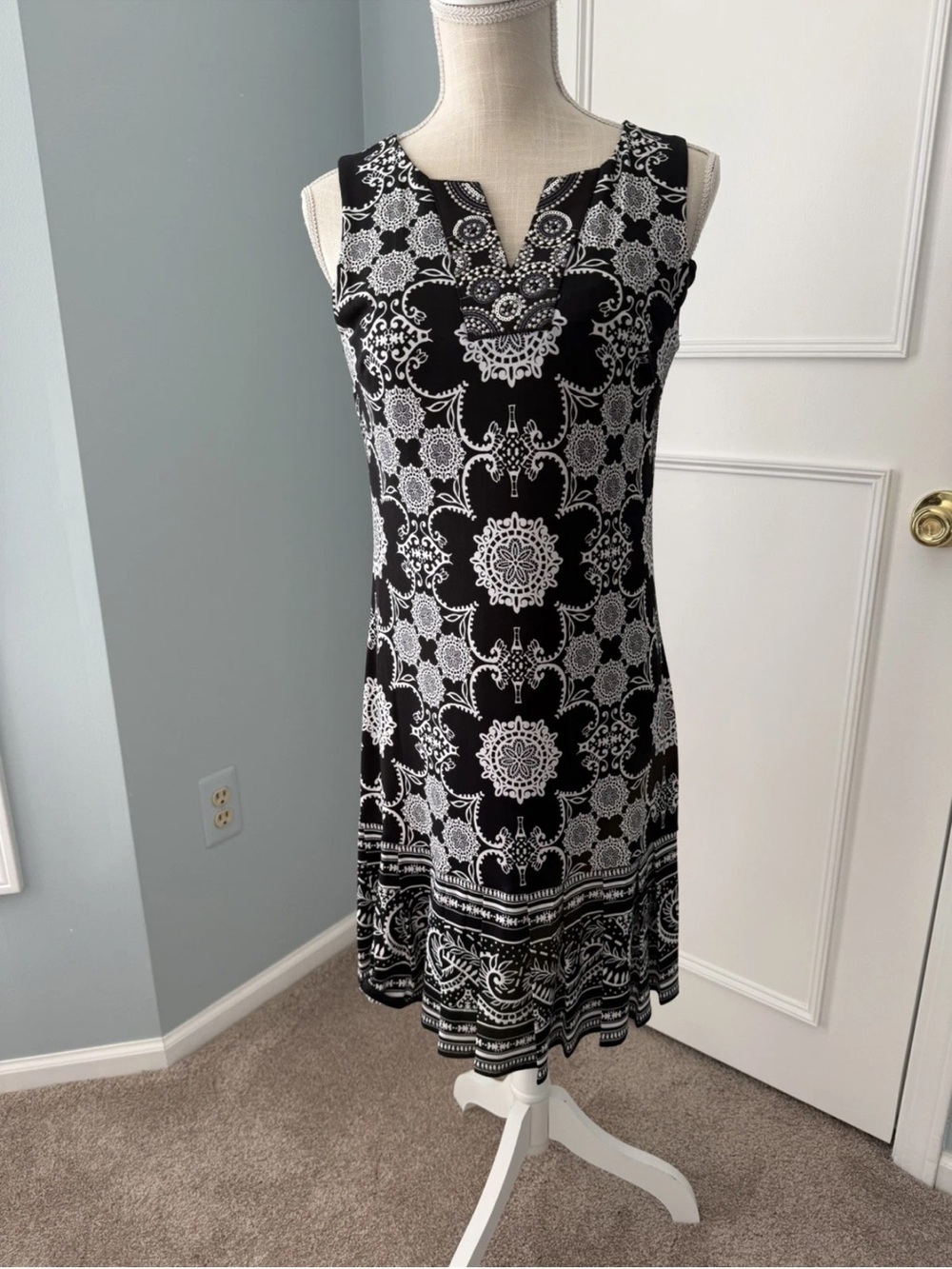 41 Hawthorn Black and White Sleeveless Midi Dress